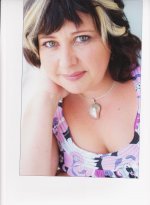 Emma_Thorpe_wears_silver_nautilus_pendant_3.jpg